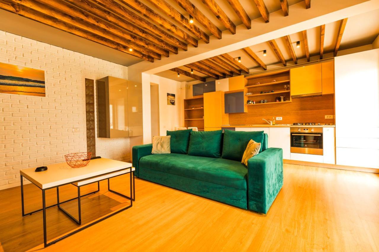 Aty Apartament Navodari Bagian luar foto