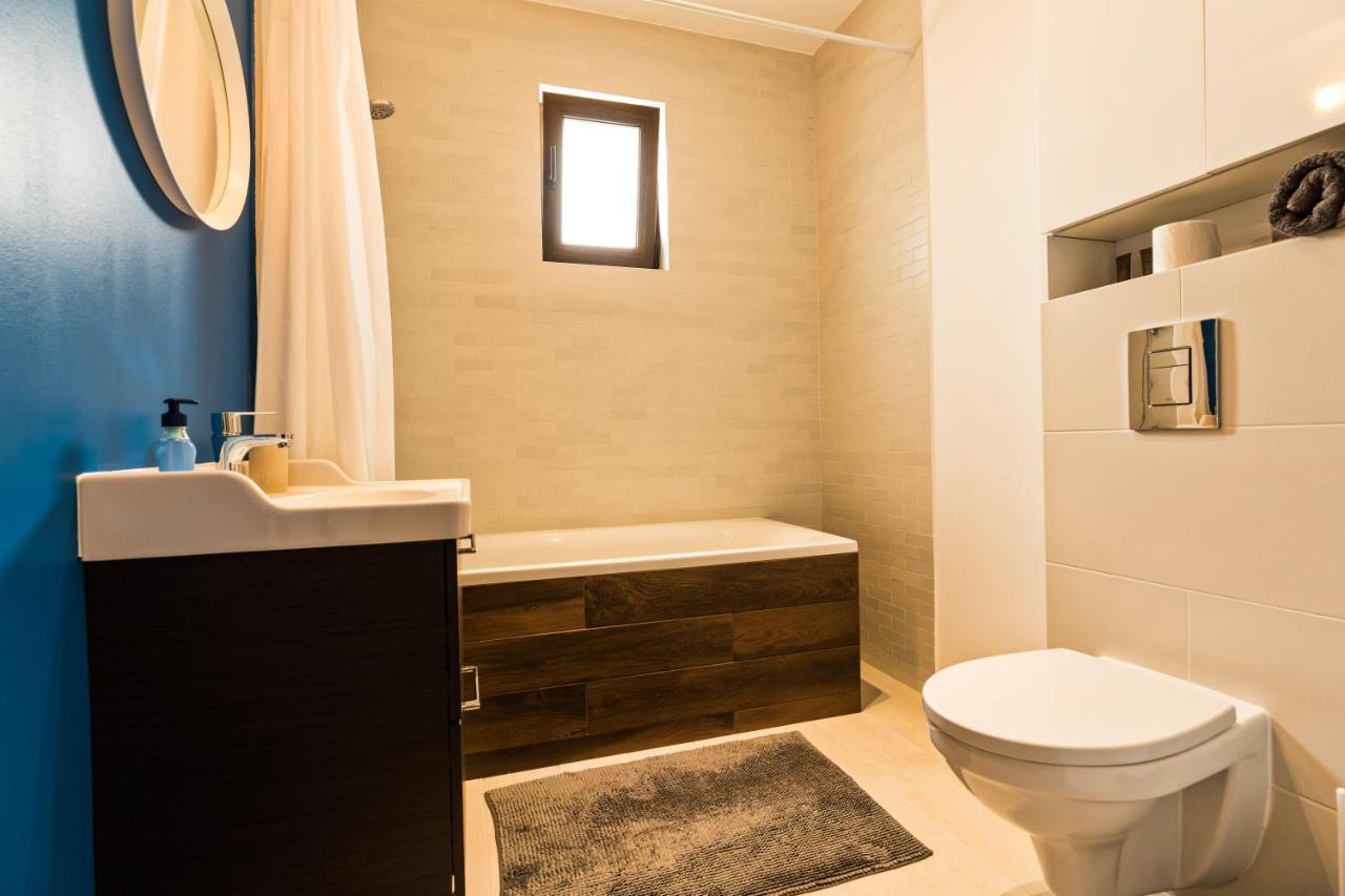 Aty Apartament Navodari Bagian luar foto