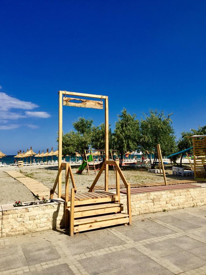 Aty Apartament Navodari Bagian luar foto